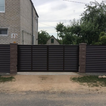 Откатные консольные ворота в частный дом 3100x2300